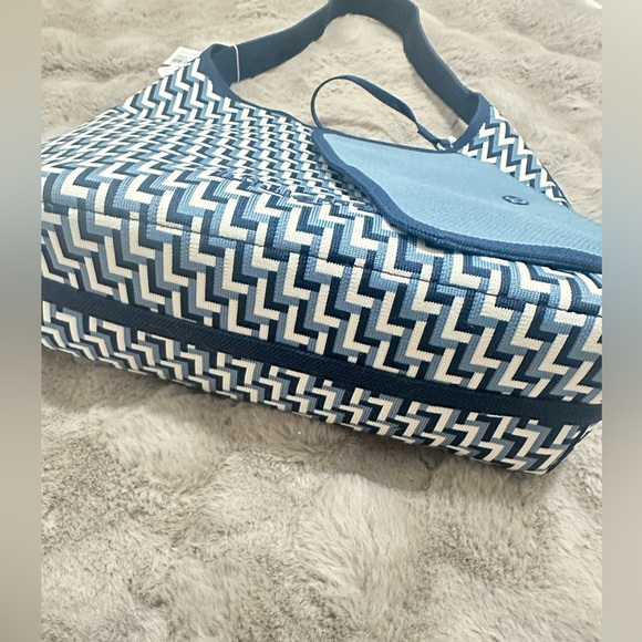 NWT Lululemon Shoulder Bag 12L L Monogram Knit Club Blue/Washed denim $168 - Picture 5 of 7